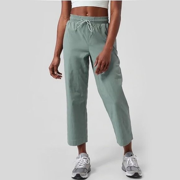 Athleta Pants - *NWT* Athleta Trekkie Straight Crop Pant